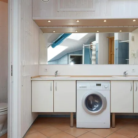 12 Person In Grömitz