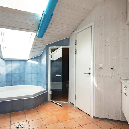 12 Person In * Grömitz